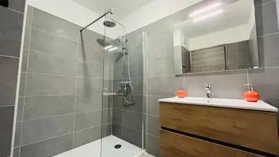 Salle de bains dans l'établissement Appartement T3 A Marina 2 LUMIO
