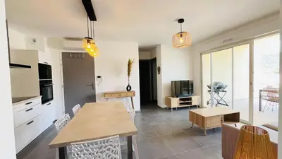 Cuisine ou kitchenette dans l'établissement Appartement T3 A Marina 2 LUMIO