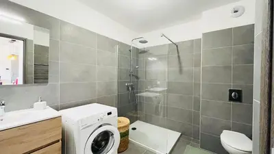 Salle de bains dans l'établissement Appartement T3 A Marina 2 LUMIO