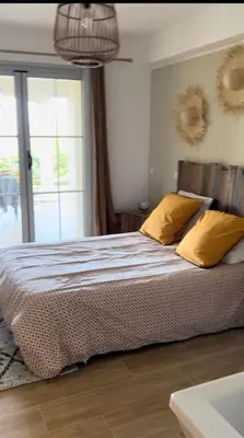Un ou plusieurs lits dans un hébergement de l'établissement Chambre de charme Andria jacuzzi