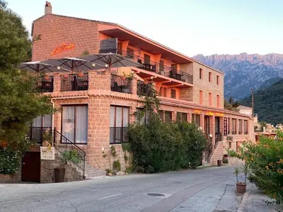 Vue générale sur la montagne ou vue sur la montagne depuis l'appartement
