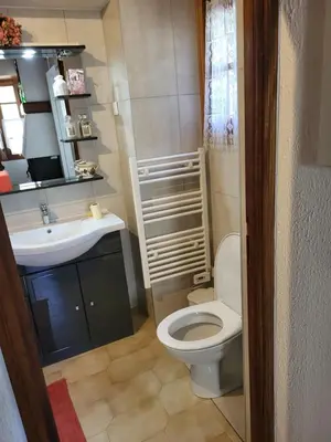 Salle de bains dans l'établissement Maison de village