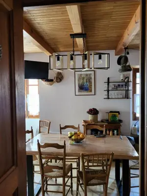 Télévision ou salle de divertissement dans l'établissement Maison de village