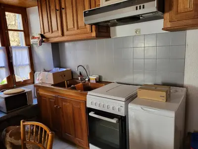 Cuisine ou kitchenette dans l'établissement Maison de village