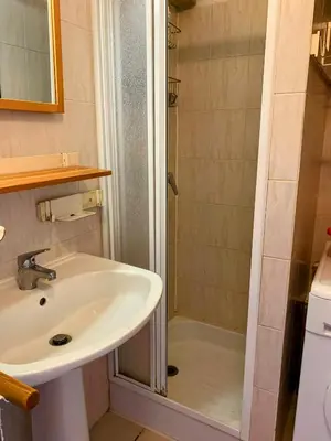 Salle de bains dans l'établissement Chez Aline - Appartement en bord de mer