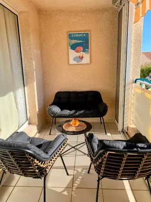 Coin salon dans l'établissement Chez Aline - Appartement en bord de mer