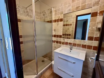 Salle de bains dans l'établissement Studio confortable avec piscine