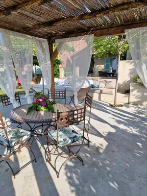 Terrasse ou espace extérieur de l'établissement Vistamare Locations avec Piscine saint florent