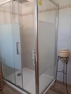 Salle de bains dans l'établissement Maison des pruniers