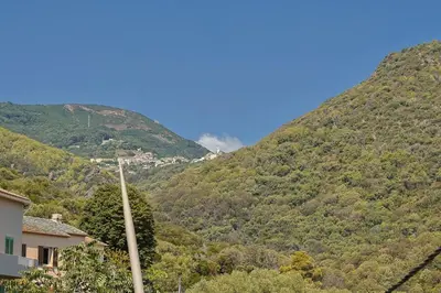 Vue générale sur la montagne ou vue sur la montagne depuis l'appartement