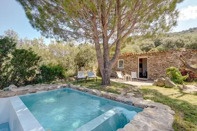 Piscine de l'établissement A Casetta - Maison climatisée avec piscine ou située à proximité