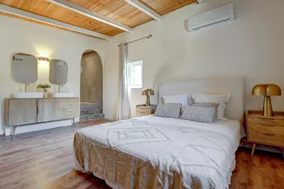 Un ou plusieurs lits dans un hébergement de l'établissement A Casetta - Maison climatisée avec piscine