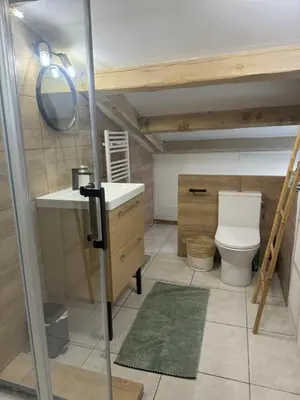 Salle de bains dans l'établissement Casa Mare Bel Appartement, vue mer et vieux port Citadelle Bastia