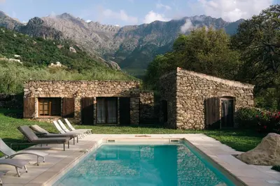 Vue générale sur la montagne ou vue sur la montagne depuis l'hôtel