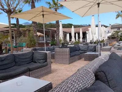 Coin salon dans l'établissement belles chambres toutes équipées bord de mer gérance nouvelle