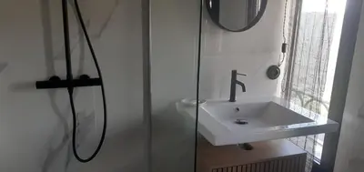 Salle de bains dans l'établissement A Scontra