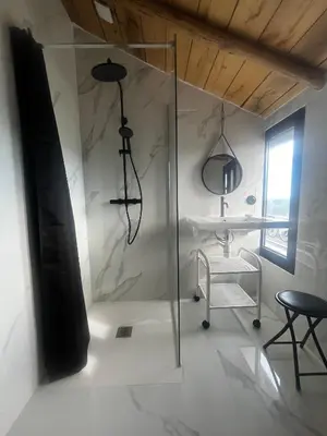 Salle de bains dans l'établissement A Scontra