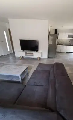 Télévision ou salle de divertissement dans l'établissement Villa t4