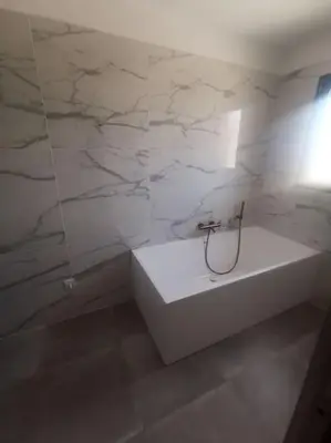 Salle de bains dans l'établissement Villa t4