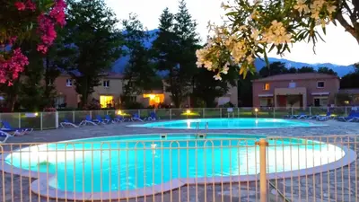 Piscine de l'établissement Appartement Corse ou située à proximité