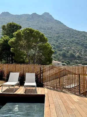 Vue générale sur la montagne ou vue sur la montagne depuis la villa