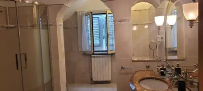 Salle de bains dans l'établissement Villa des fleurs