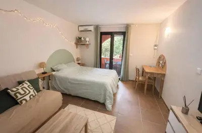 Un ou plusieurs lits dans un hébergement de l'établissement Studio 4 personnes avec piscine - Le petit Empereur