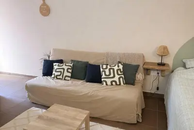 Coin salon dans l'établissement Studio 4 personnes avec piscine - Le petit Empereur