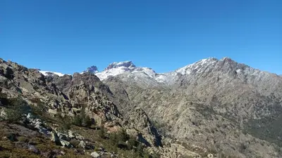 Vue générale sur la montagne ou vue sur la montagne depuis le séjour chez l'habitant