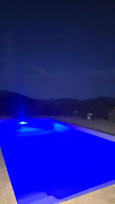 Piscine de l'établissement Bas de villa avec piscine ou située à proximité