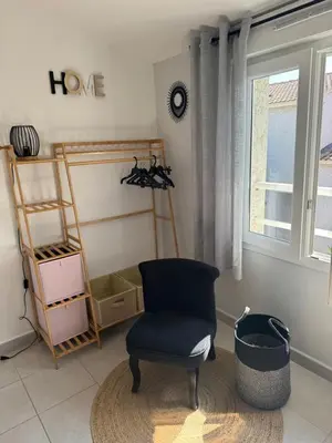 Coin salon dans l'établissement Mini villa piscine et plage