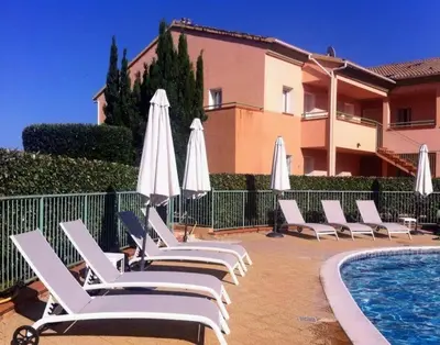 Piscine de l'établissement Charmant appartement climatisé proche mer ou située à proximité