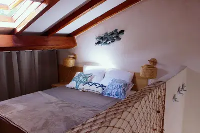 Un ou plusieurs lits dans un hébergement de l'établissement Charmant appartement climatisé proche mer