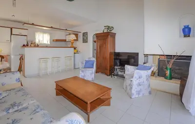 Coin salon dans l'établissement Beautiful Home In Cervione With Wifi