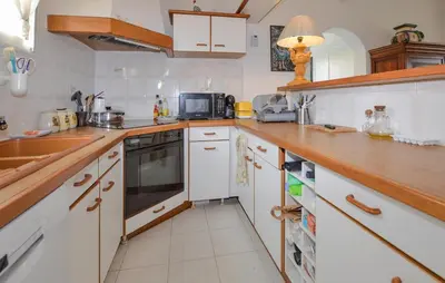 Cuisine ou kitchenette dans l'établissement Beautiful Home In Cervione With Wifi
