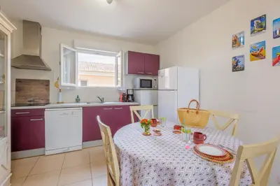 Cuisine ou kitchenette dans l'établissement Jaso - Maison à 5min de la plage