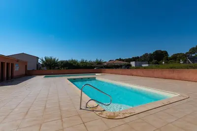 Piscine de l'établissement Jaso - Maison à 5min de la plage ou située à proximité