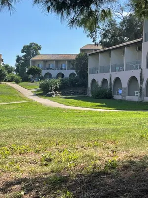 Jardin de l'établissement Carpediem-corsica Bravone