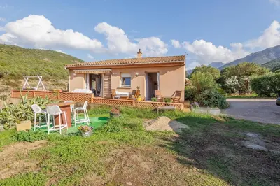 Vue générale sur la montagne ou vue sur la montagne depuis la maison de vacances