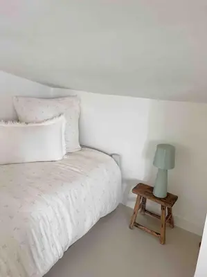 Un ou plusieurs lits dans un hébergement de l'établissement LA GRANDE JANE petite villa bord de mer