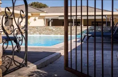 Piscine de l'établissement Soleil, Piscine, Parking et Bienvenue à Sisco ou située à proximité