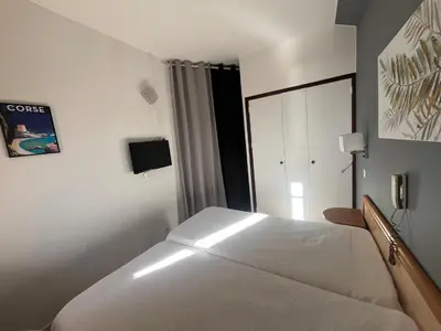 Un ou plusieurs lits dans un hébergement de l'établissement Appartement 2 chambres pour 6 personnes en résidence à la nuitée