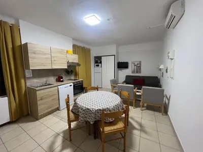 Cuisine ou kitchenette dans l'établissement Appartement 2 chambres pour 6 personnes en résidence à la nuitée