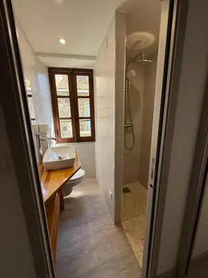 Salle de bains dans l'établissement Maison entre mer et montagne à Canari