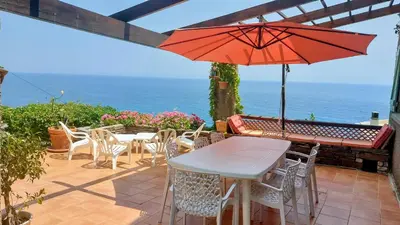 Vue générale sur la mer ou vue sur la mer prise depuis la villa