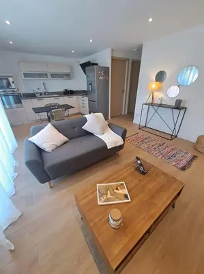 Cuisine ou kitchenette dans l'établissement Appartement T2 rez-de-villa
