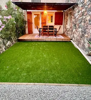 Jardin de l'établissement Superbe logement bord de mer contigu à la Marine de Davia