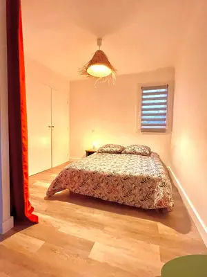 Un ou plusieurs lits dans un hébergement de l'établissement Superbe logement bord de mer contigu à la Marine de Davia