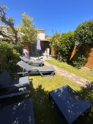 Jardin de l'établissement Maison bord de mer