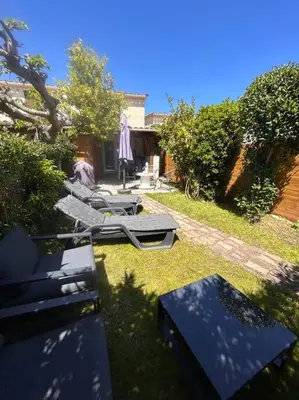 Jardin de l'établissement Maison bord de mer